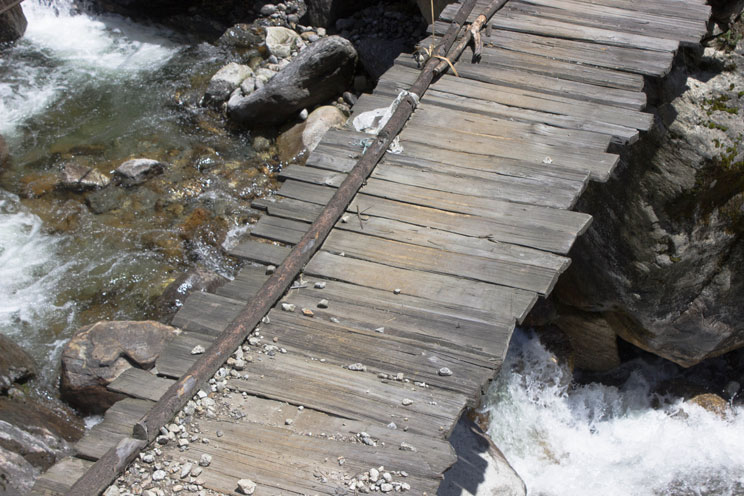 Kanchenjunga Circuit North To South Trek Report May 2016 bridge before gyabla kanchenjunga