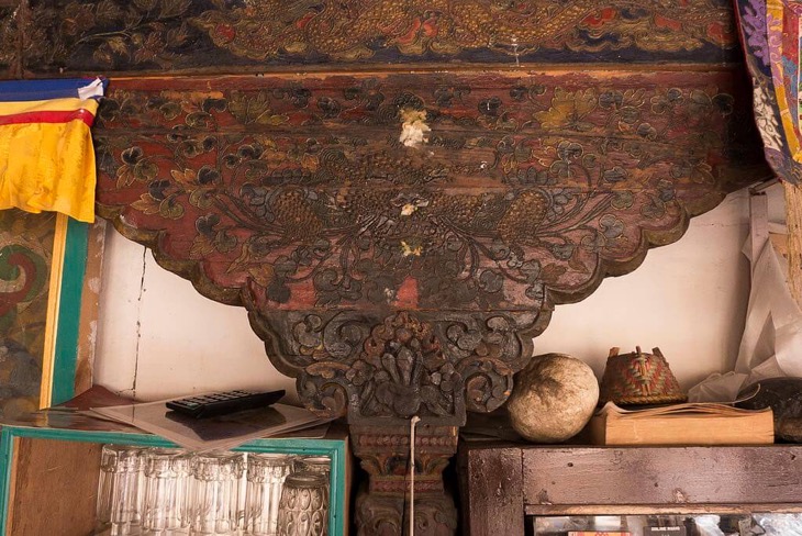 If You Cannot Make To Tibet Go To Mustang Kagbeni Century old wooden pillar inside the red house lodge | Kagbeni