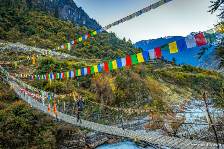 suspension bridge Manaslu circuit