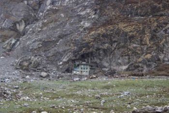 Only-surviving-small-hosue-in-Langtang