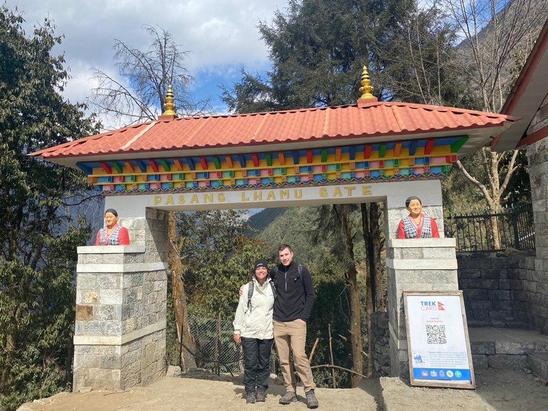 pasang lama gate Lukla