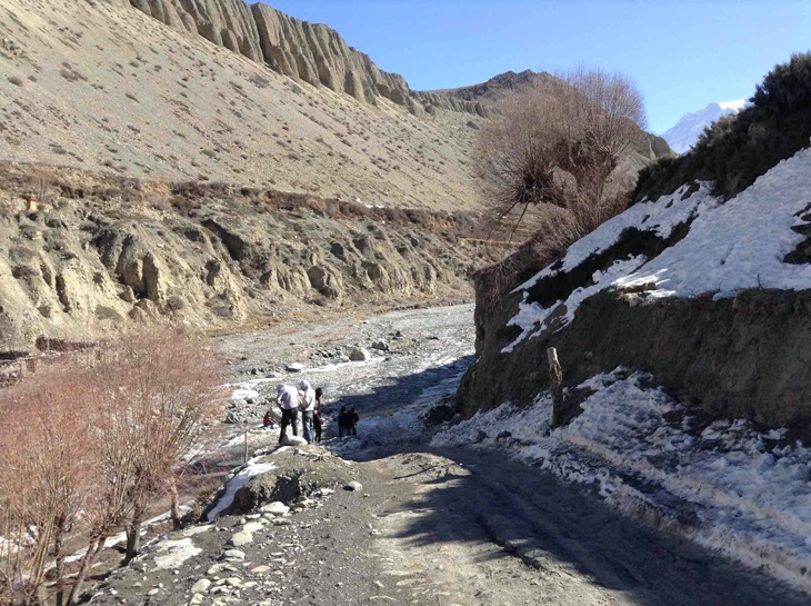 If You Cannot Make To Tibet Go To Mustang Kagbeni Motor road from Kagbeni toward Jharkot | Easy way to Lhungfu Cave